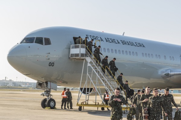 Cerca de mil militares já foram transportados pelo Esquadrão Corsário ao Rio de Janeiro