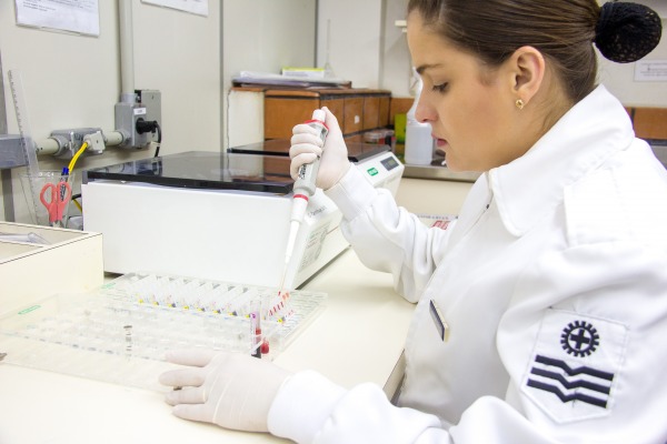 Laboratório do Hospital de Aeronáutica de Canoas teve mais de 90% de assertividade nos exames durante o ano