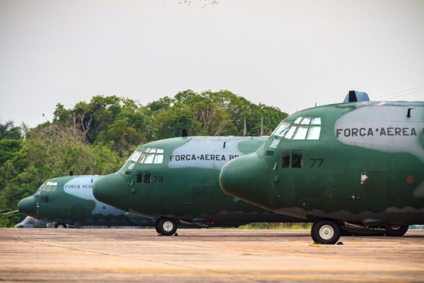 Em cada avião estarão embarcados oito tripulantes. Também está confirmada a presença de dois membros do CENIPA 