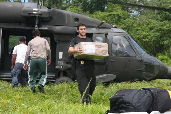 Serão usados quatro helicópteros H-60 Black Hawk e H-36 Caracal. Outros três aviões estarão de sobreaviso para transporte de tropas de GLO