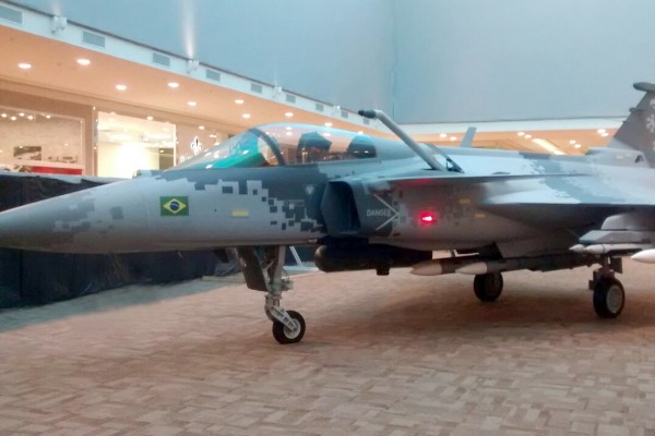 Réplica do Gripen NG ficará exposta entre os dias 04 e 15 de outubro no Ribeirão Shopping