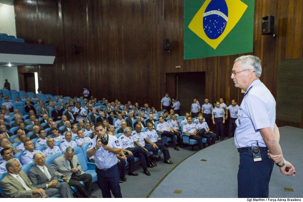 Palestra contou com a presença de futuros comandantes de organizações, além de ex-ministros e ex-comandantes da Aeronáutica