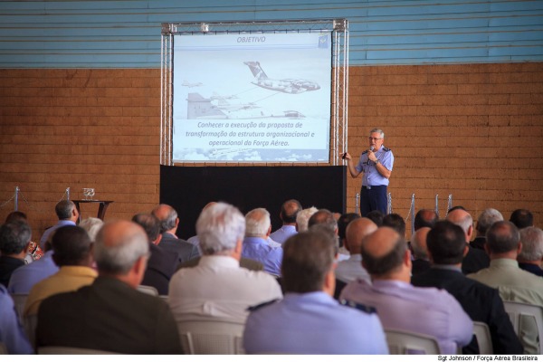 Tenente-Brigadeiro Rossato encerrou seu ciclo de palestras a militares da ativa e da reserva com apresentação em Brasília 