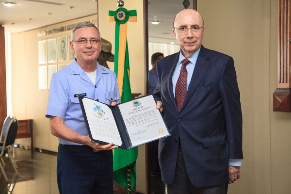 Meirelles recebeu a Ordem do Mérito Aeronáutico. Neste ano, a comenda foi entregue a 180 personalidades