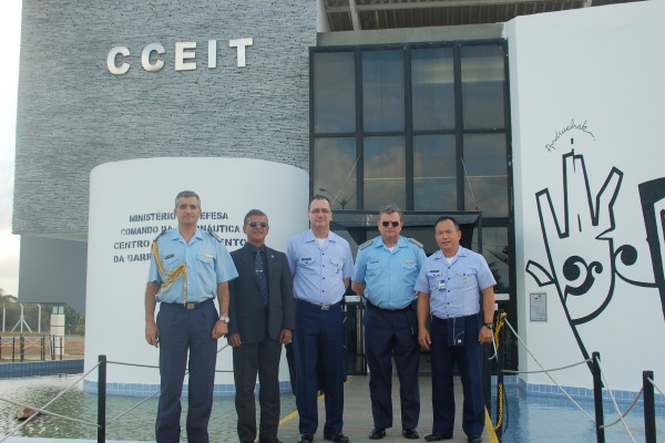 Comandante da Fuerza Aérea Argentina acompanhou o lançamento de um foguete de treinamento em Natal