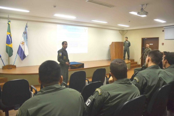 Durante o evento são apresentadas as unidades aéreas com vagas a serem preenchidas