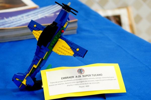 Aeronave da Fumaça participa de votação para virar brinquedo da Lego