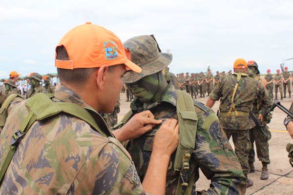 Os militares vão trabalhar em missões de busca e salvamento