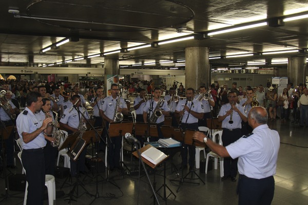 Atração abriu programação natalidade da cidade paulista; música popular dominou repertório