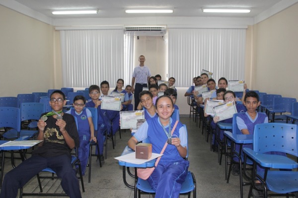 Escola conveniada à FAB ganha medalhas em olimpíada de matemática