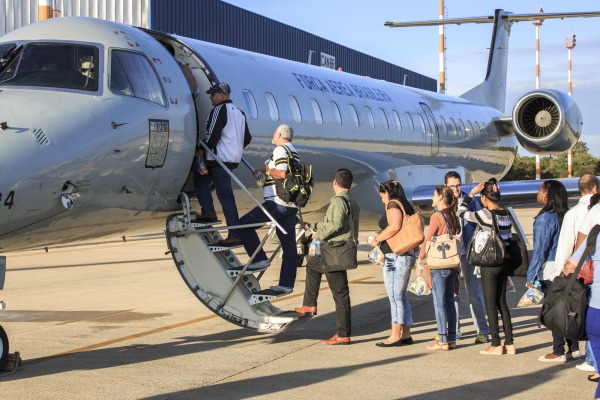 As aeronaves decolam de Brasília com destino as capitais do Norte e Nordeste; logística até os municípios conta com apoio da Marinha e do Exército