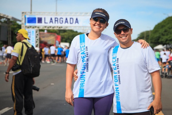 Soldado Tavares e a esposa Nayana