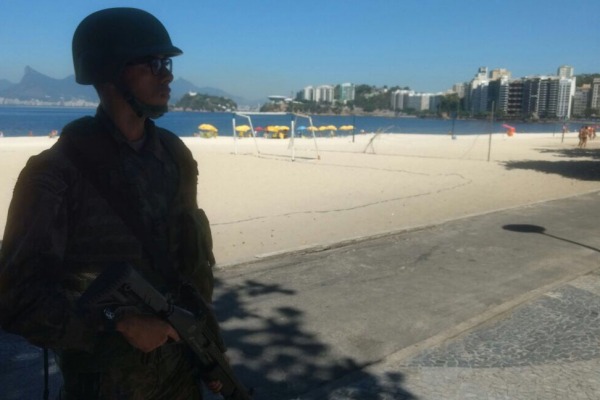 Eles realizam patrulhamentos no município de Niterói