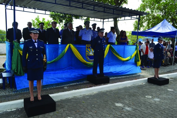 Pela primeira vez na história da FAB, uma mulher passou o comando de uma unidade para outra mulher