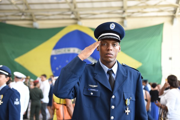 Medalhista olímpico, Sargento Maicon recebeu Mérito Desportivo