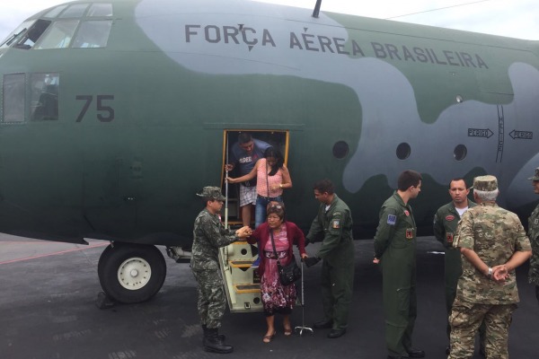 Mais de 90 moradores de Trujillo agradecem ajuda da Força Aérea