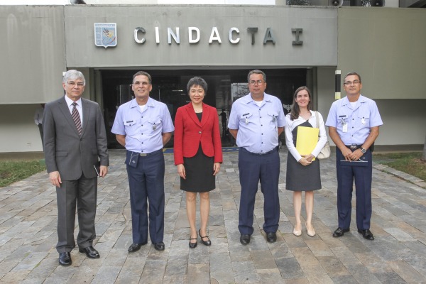 Fang Liu faz visita inédita ao Brasil e a uma unidade da FAB