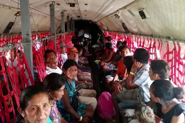 Esquadrão Arara transporta indígenas para atendimento médico