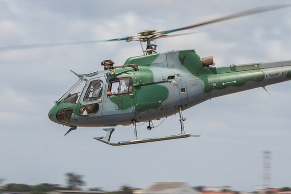 Pilotos de asas rotativas passam por formação na aeronave