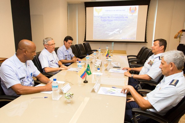 Audiência entre Comandante da Aeronáutica e Comandante da Força Aérea Colombiana