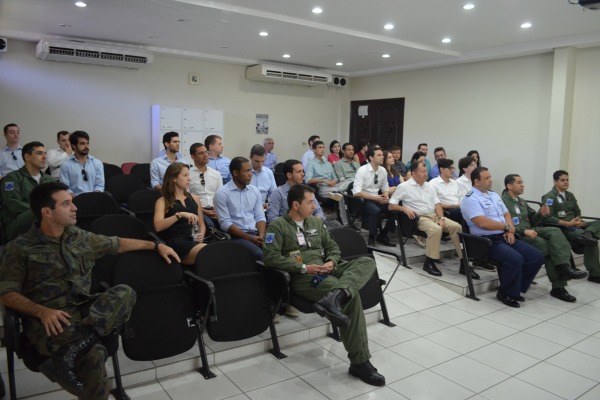 Visita faz parte da formação dos futuros defensores da soberania brasileira no exterior