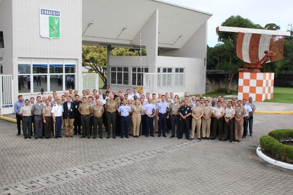 Guarnição de Aeronáutica de Manaus recebe estrangeiros de 17 países