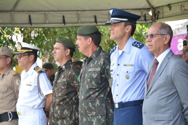 Maj Brig Minelli presidiu a cerimônia do Dia da Vitória em Belém