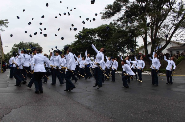 Tradicional evento de entrega de espadas marca nomeação de 91 novos militares