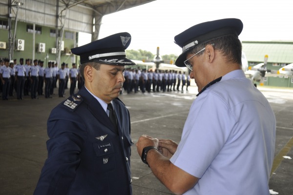 Tenente-Coronel Allan recebe medalha