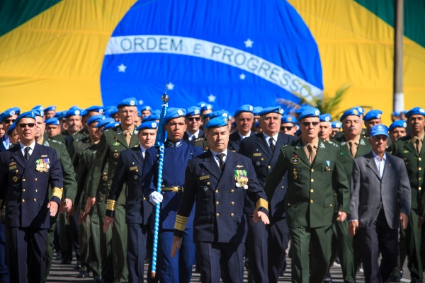 A solenidade contou com a presença de representantes das três forças e homenageou soldados que faleceram em missões de paz