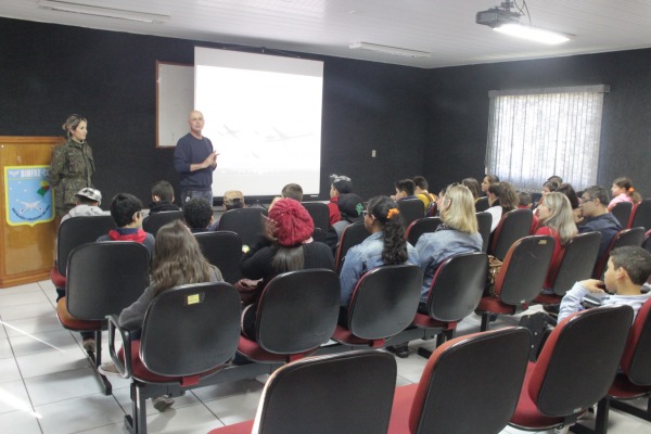 Instrução inicial, em que assistiram a um vídeo institucional