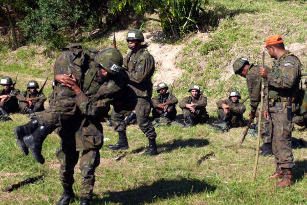 Por ano, aproximadamente, 100 mil jovens são incorporados ao serviço militar