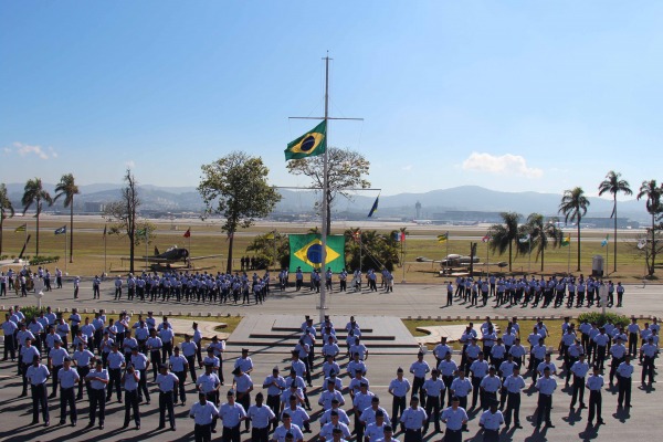 O Soldado cumpre um ano de trabalho na Organização Militar, podendo, após análise comportamental, ser engajado ao efetivo