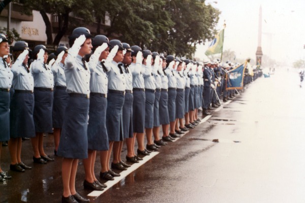 Primeira turma de oficiais mulheres em formatura/Acervo FAB