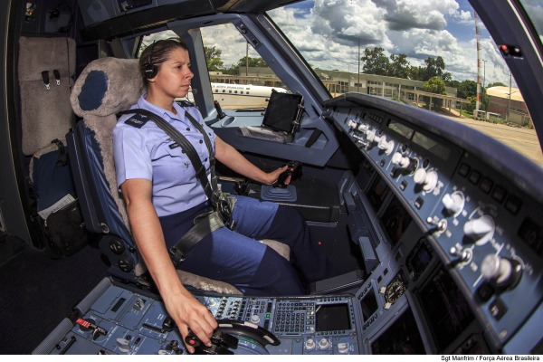 Capitão Carla é da primeira turma de aviadoras da FAB/Sgt Manfrim