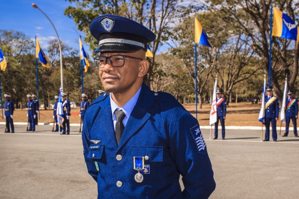 Sargento José Carlos Lima de Souza, agraciado com a Medalha Mérito Santos-Dumont