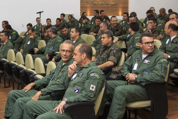 Alunos do CCEM em aula.