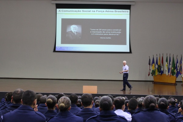 As palestras foram realizadas para os alunos e o efetivo da Unidade