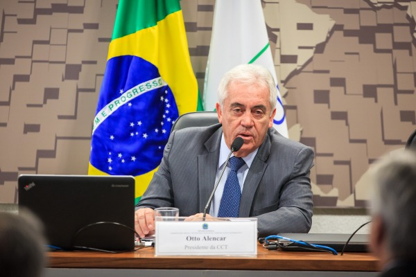 Senador Otto Alencar, presidente da Comissão