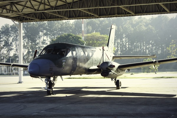 O C-95 Bandeirante é o primeiro avião produzido pela indústria nacional