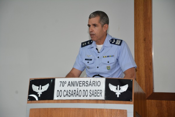 Comandante da EAOAR, Coronel Helmer, durante discurso comemorativo