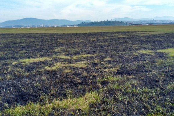 Área queimada próxima ao aeroporto