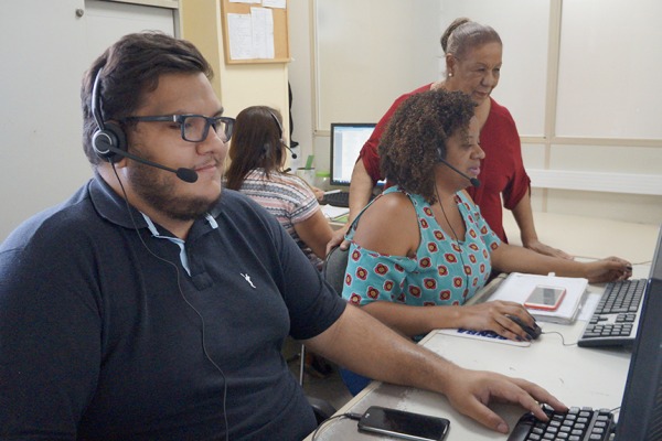 Equipe de funcionários do call center