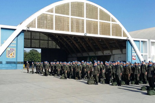 Primeiro voo do país caribenho aterrissou na Base Aérea de Guarulhos (SP), na madrugada deste sábado (23)