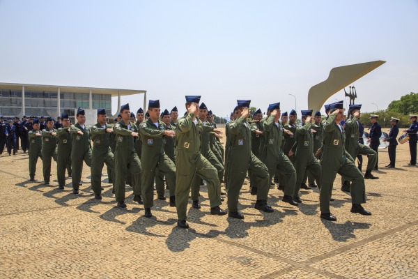 Desfile da tropa de aviadores e aeronavegantes da FAB