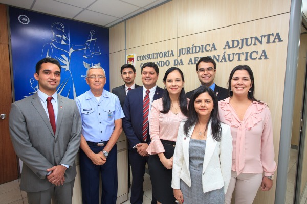 Efetivo da COJAER com a Ministra da AGU e o Comandante da Aeronáutica