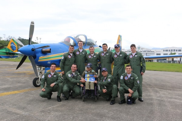 Ao total 14 pilotos fazem parte da Esquadrilha da Fumaça