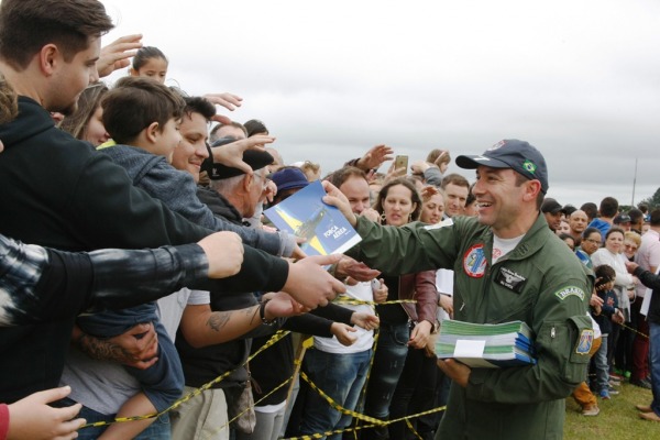 Pilotos interagem com público em Curitiba