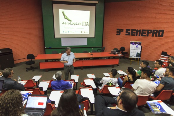 Coronel Abrahão realizou palestra durante a 3ª Semana de Engenharia da Produção da Universidade de Brasília