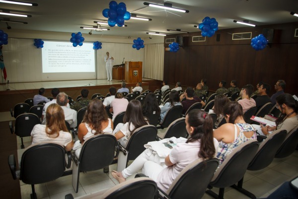 Militares e civis acompanharam as palestras no HFAB